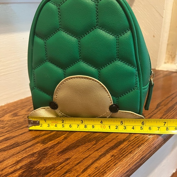 Bath & Body Works Turtle Cosmetic Bag - Picture 3 of 8